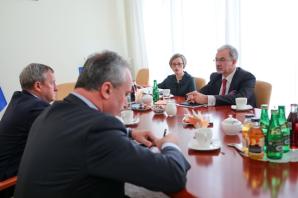 Spotkanie ministra Kwiecińskiego z Ambasadorem Ukrainy Andriejem Deszczycą
