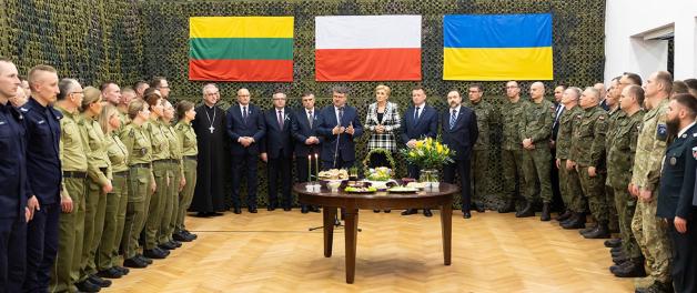 Spotkanie wielkanocne z funkcjonariuszami i żołnierzami Litewsko-Polsko-Ukraińskiej Brygady w Lublinie  z udziałem wiceministra Macieja Wąsika